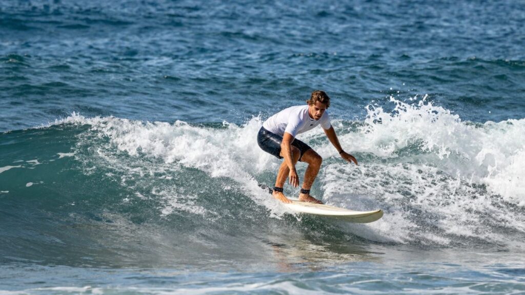 Hayden Rodgers surfing a wave at Corona Cero Surf Open Cerritos.