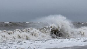 Great Lakes waves during a bomb cyclone storm.